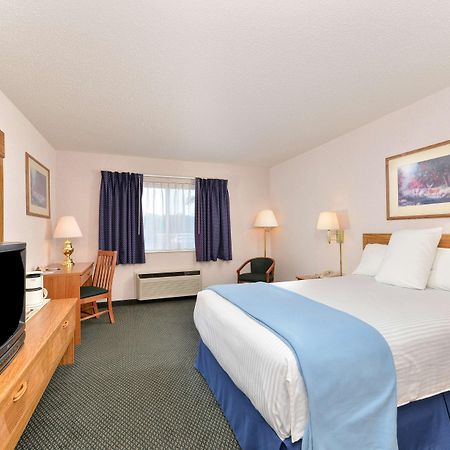 Newberry Americas Best Value Inn & Suites - Tahquamenon Country מראה חיצוני תמונה