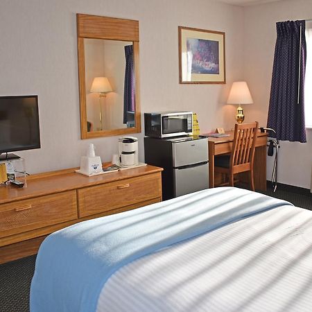 Newberry Americas Best Value Inn & Suites - Tahquamenon Country מראה חיצוני תמונה