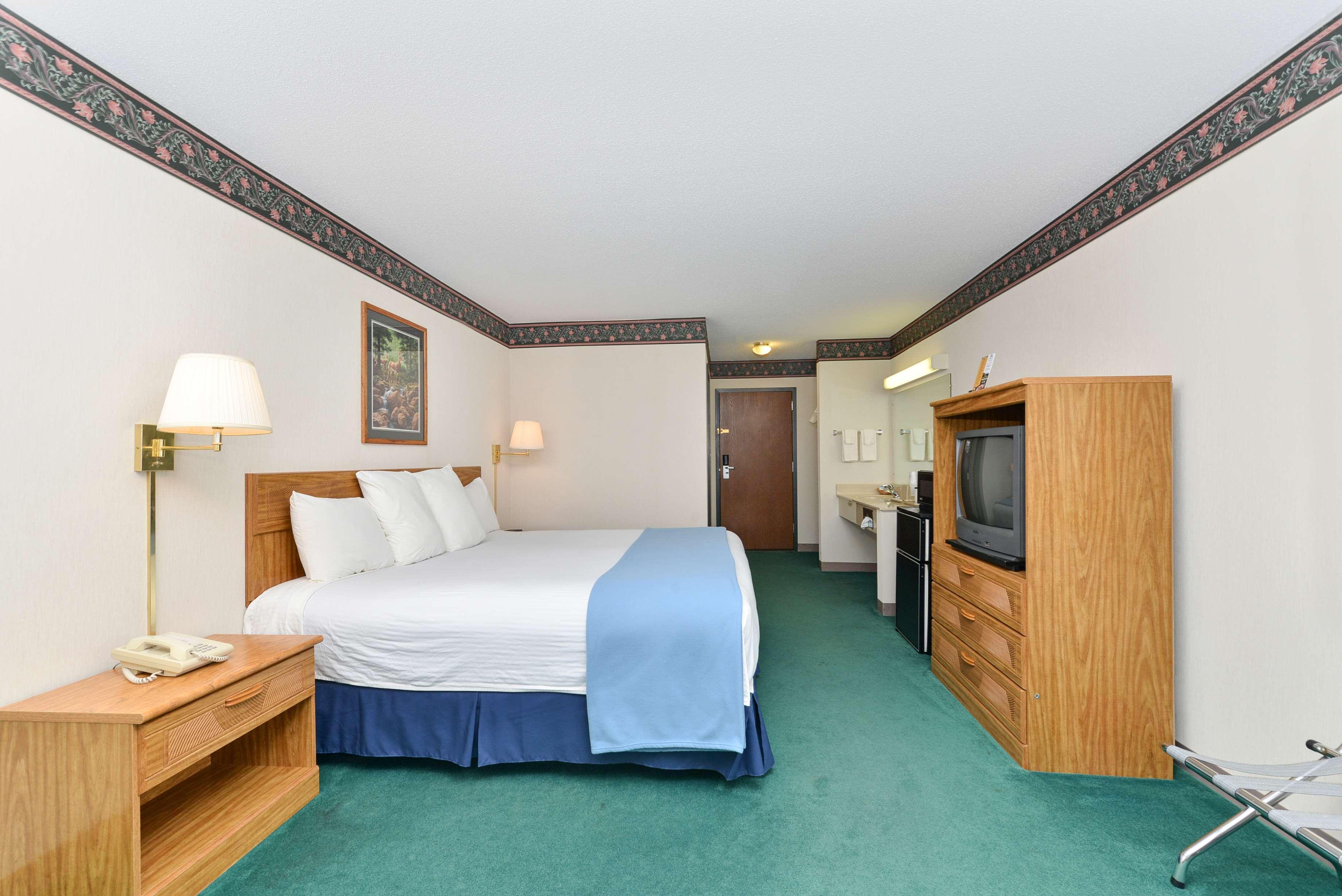 Newberry Americas Best Value Inn & Suites - Tahquamenon Country מראה חיצוני תמונה