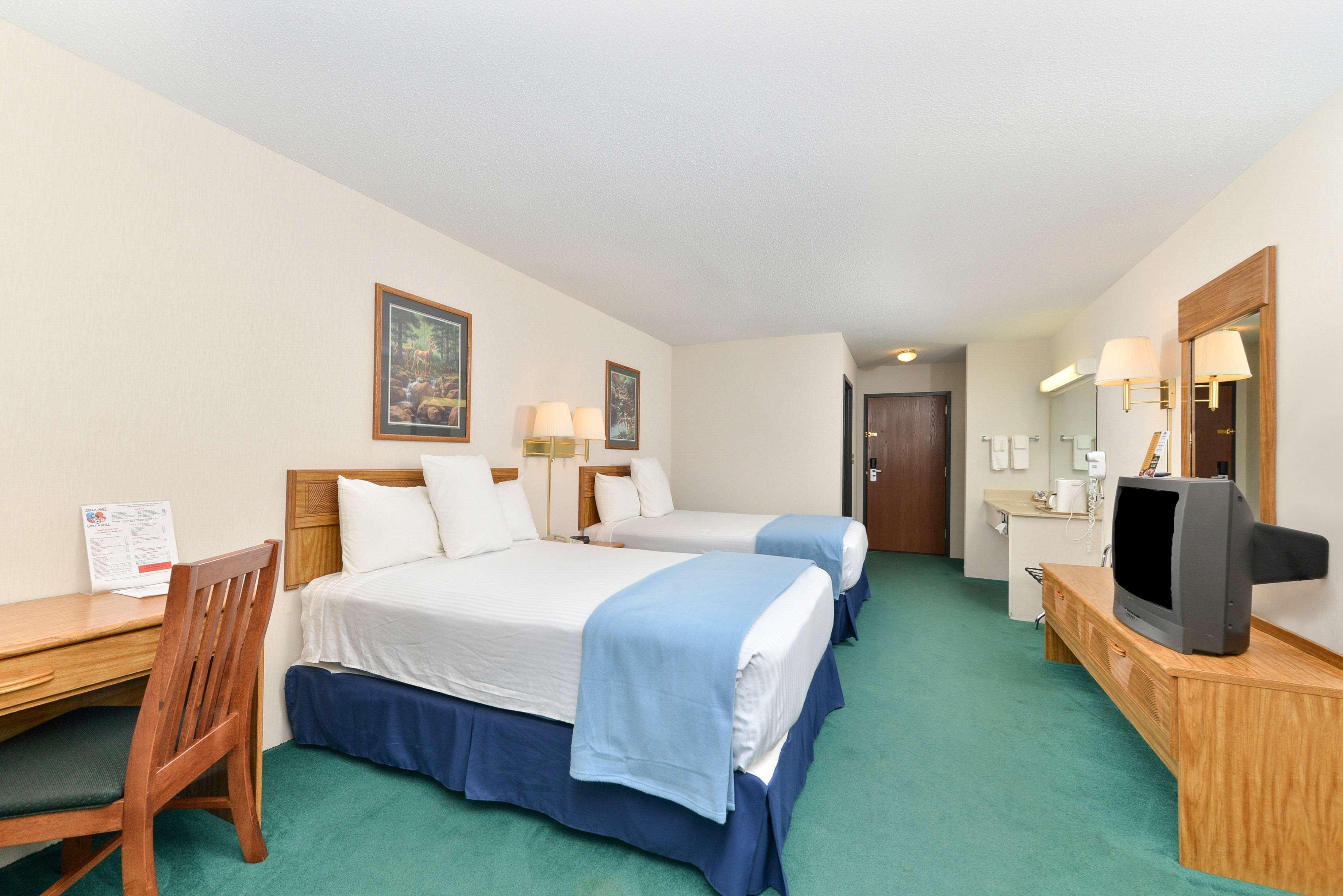 Newberry Americas Best Value Inn & Suites - Tahquamenon Country מראה חיצוני תמונה