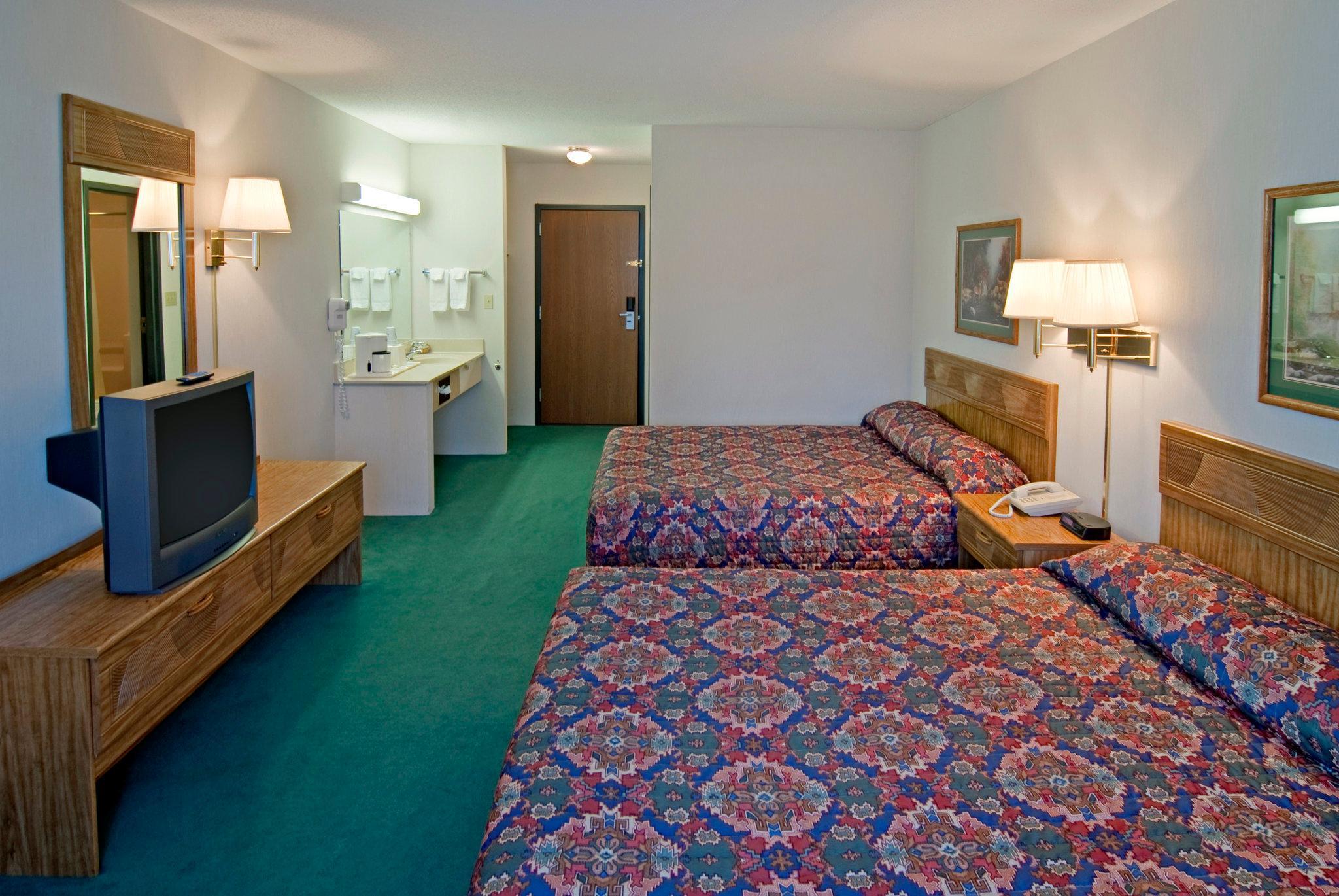 Newberry Americas Best Value Inn & Suites - Tahquamenon Country חדר תמונה
