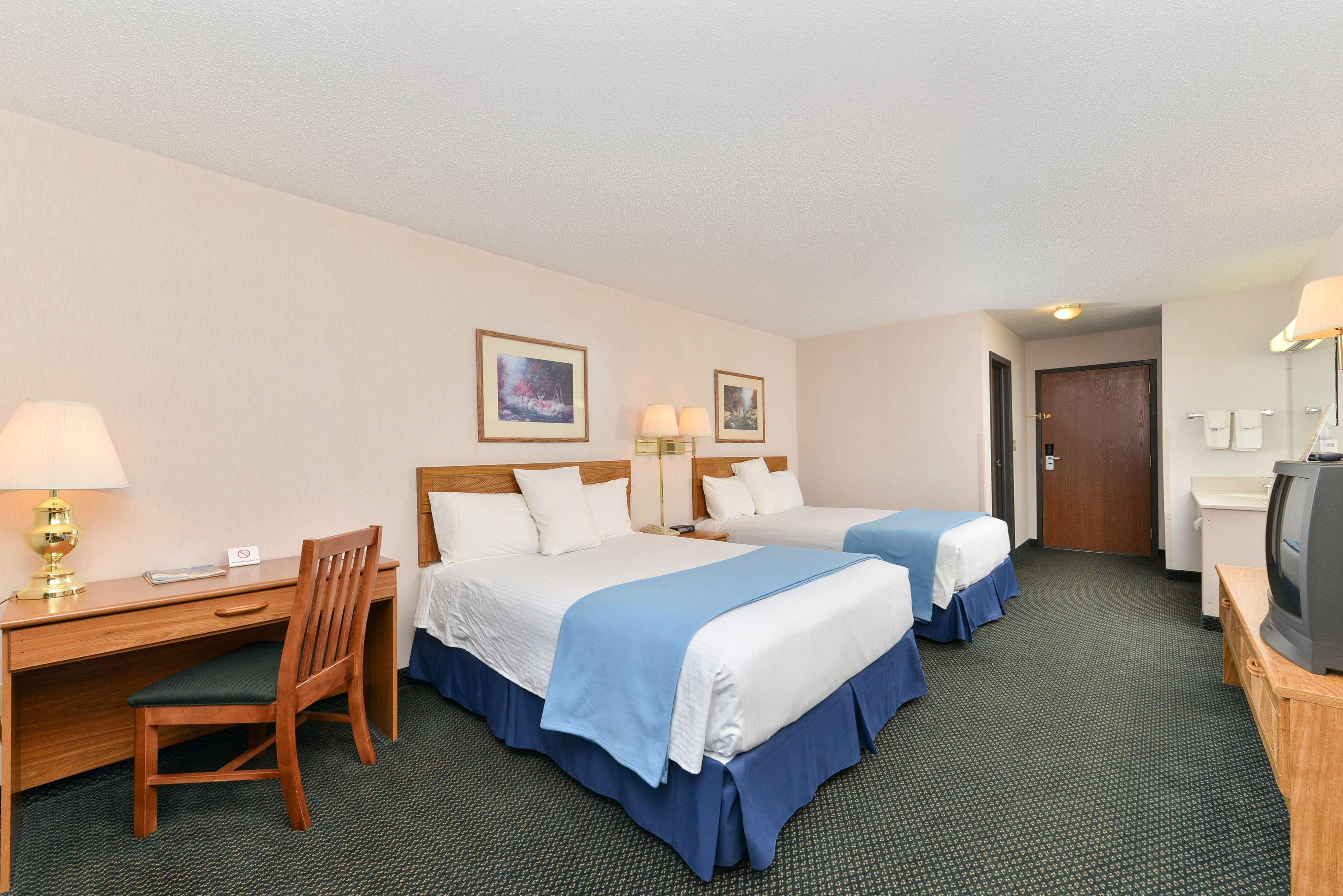 Newberry Americas Best Value Inn & Suites - Tahquamenon Country מראה חיצוני תמונה