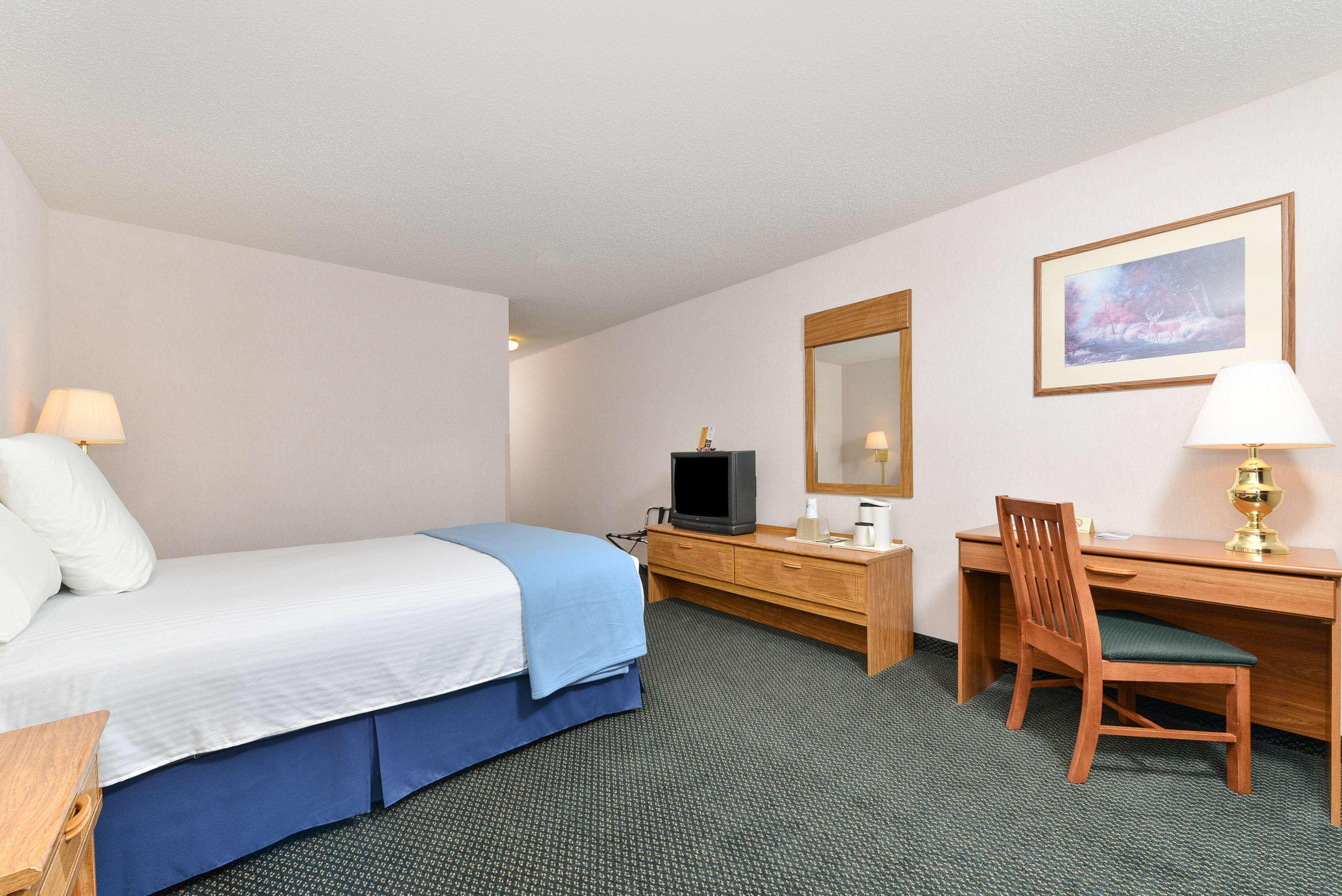 Newberry Americas Best Value Inn & Suites - Tahquamenon Country מראה חיצוני תמונה