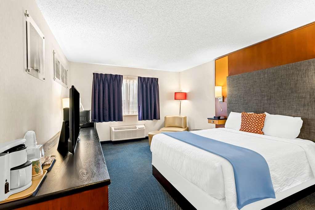Newberry Americas Best Value Inn & Suites - Tahquamenon Country חדר תמונה