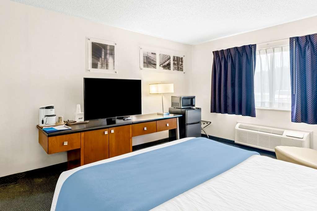 Newberry Americas Best Value Inn & Suites - Tahquamenon Country חדר תמונה