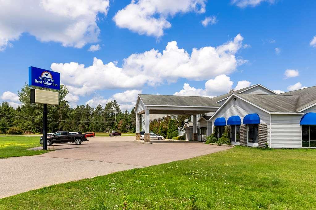 Newberry Americas Best Value Inn & Suites - Tahquamenon Country מראה חיצוני תמונה