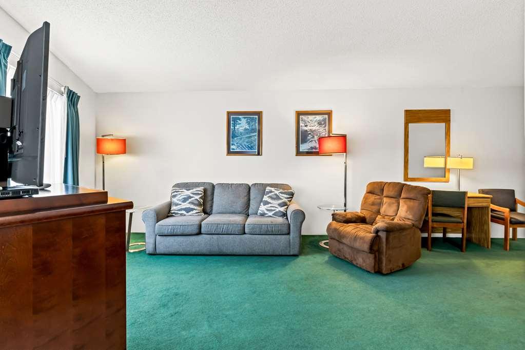 Newberry Americas Best Value Inn & Suites - Tahquamenon Country חדר תמונה