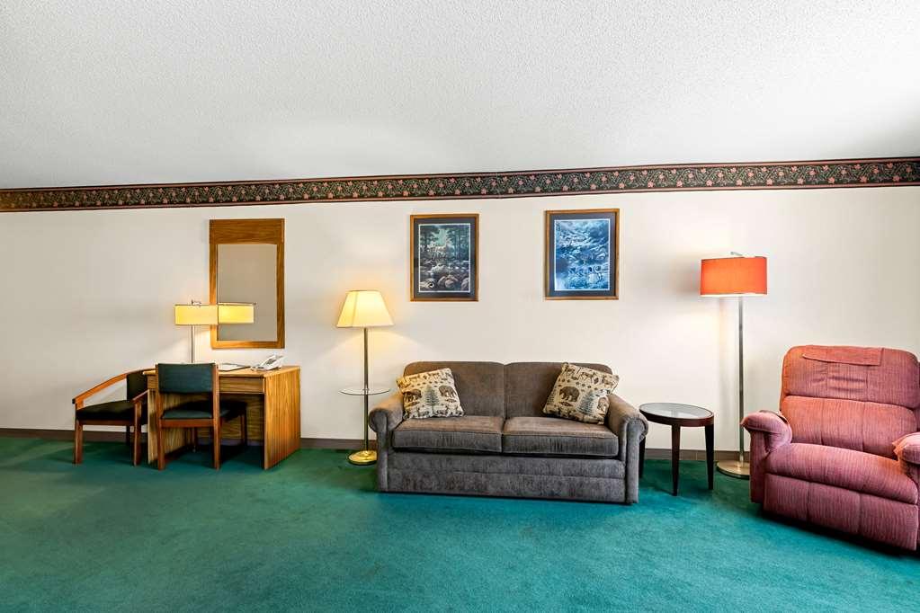 Newberry Americas Best Value Inn & Suites - Tahquamenon Country חדר תמונה