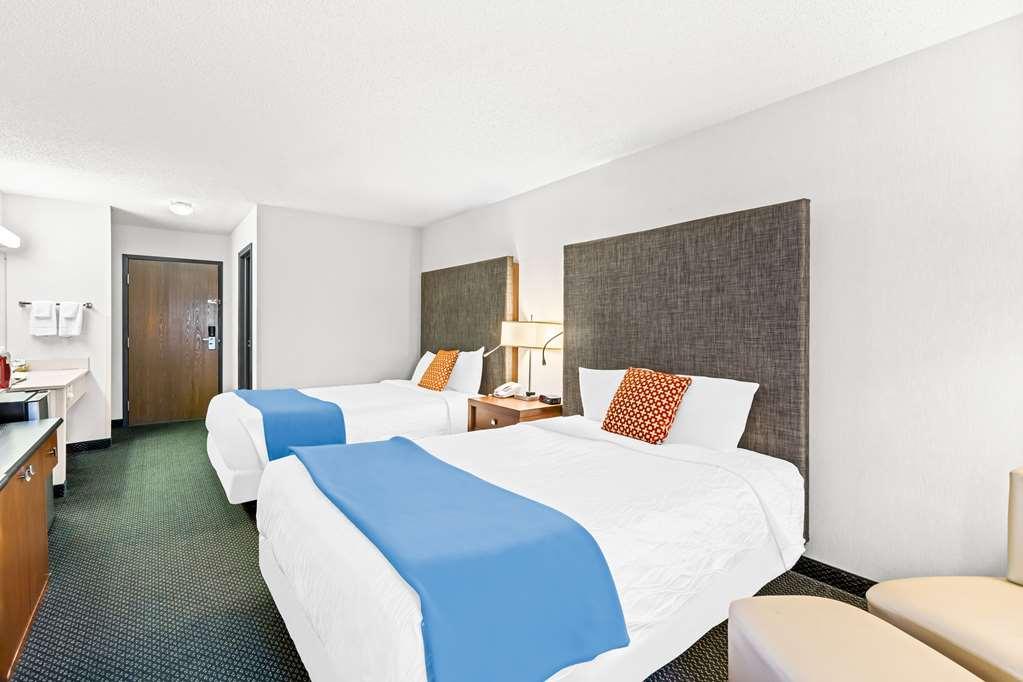 Newberry Americas Best Value Inn & Suites - Tahquamenon Country חדר תמונה