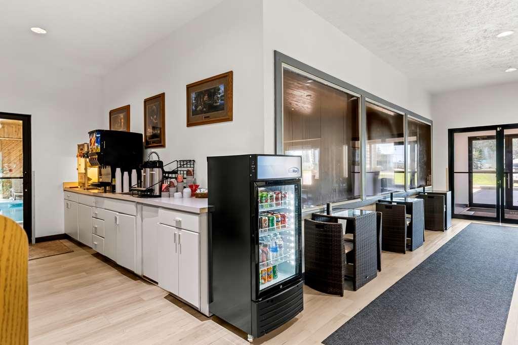 Newberry Americas Best Value Inn & Suites - Tahquamenon Country מסעדה תמונה