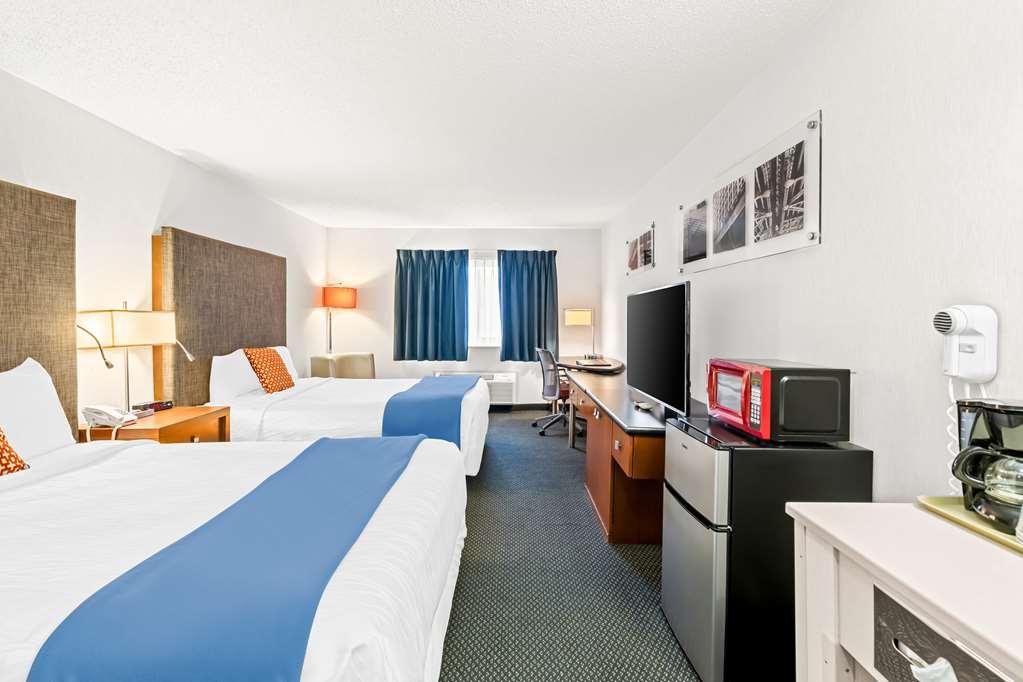 Newberry Americas Best Value Inn & Suites - Tahquamenon Country חדר תמונה