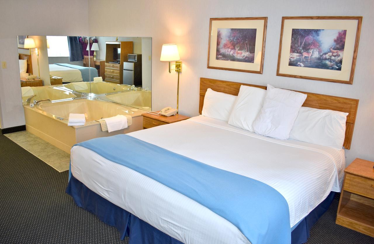 Newberry Americas Best Value Inn & Suites - Tahquamenon Country מראה חיצוני תמונה