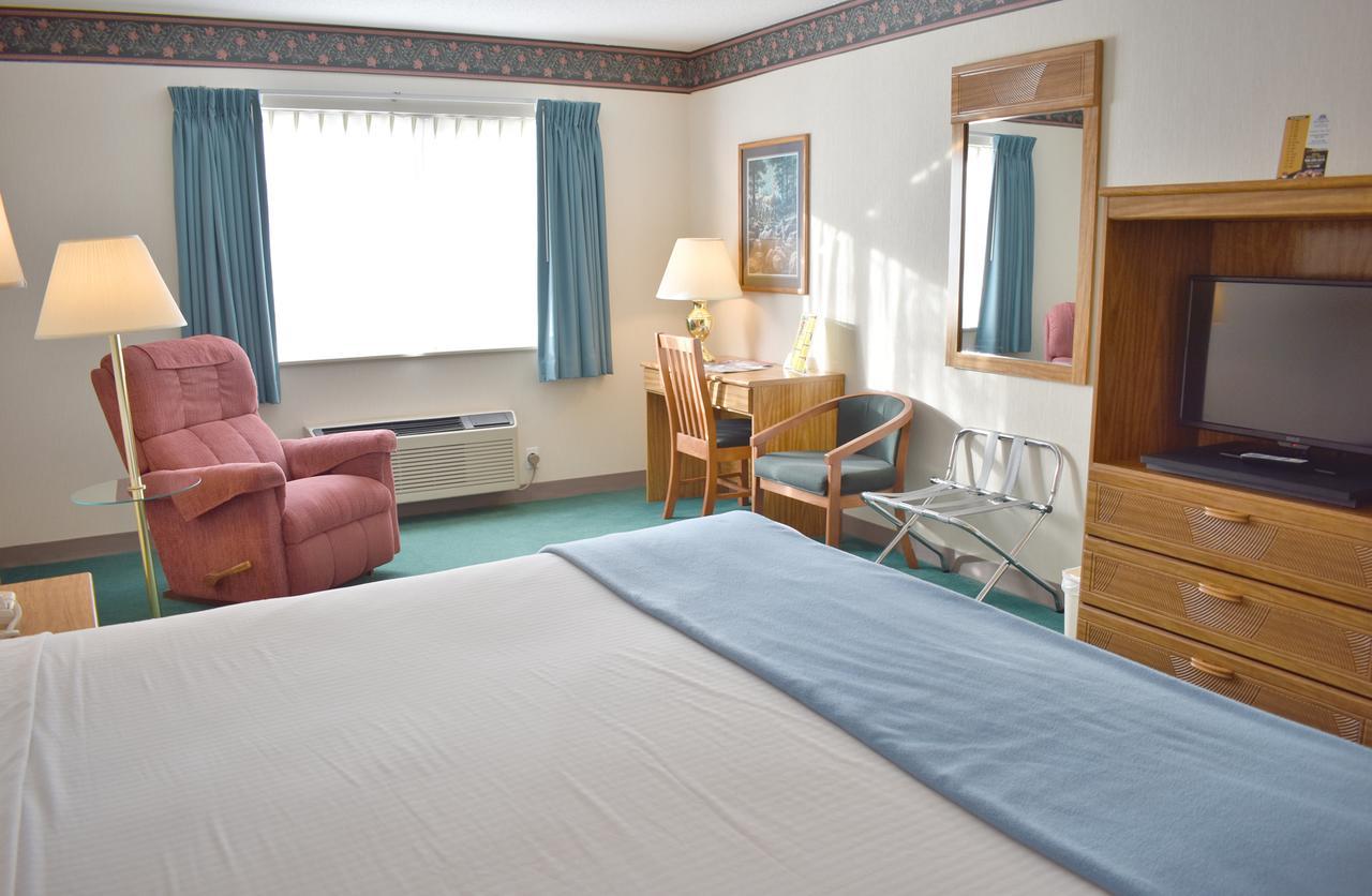 Newberry Americas Best Value Inn & Suites - Tahquamenon Country מראה חיצוני תמונה