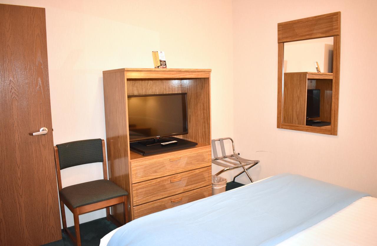 Newberry Americas Best Value Inn & Suites - Tahquamenon Country מראה חיצוני תמונה