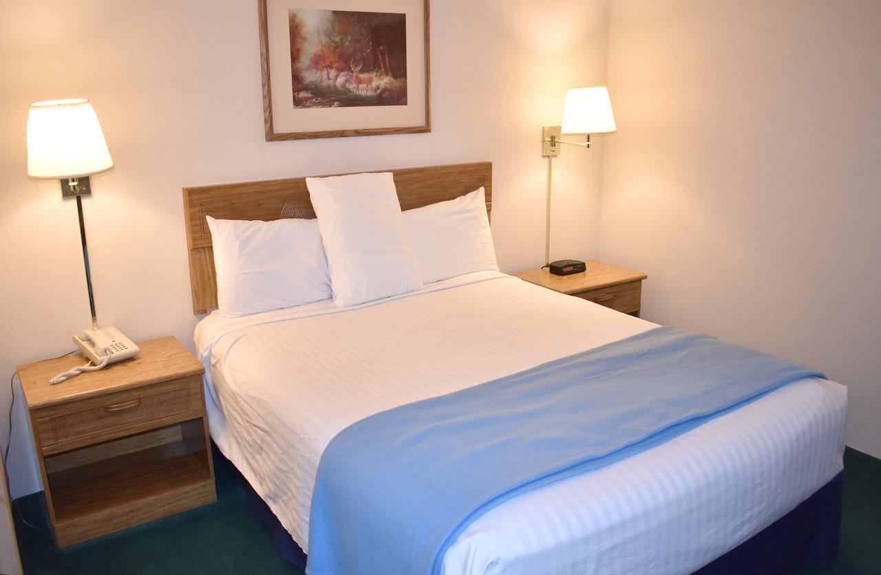 Newberry Americas Best Value Inn & Suites - Tahquamenon Country מראה חיצוני תמונה