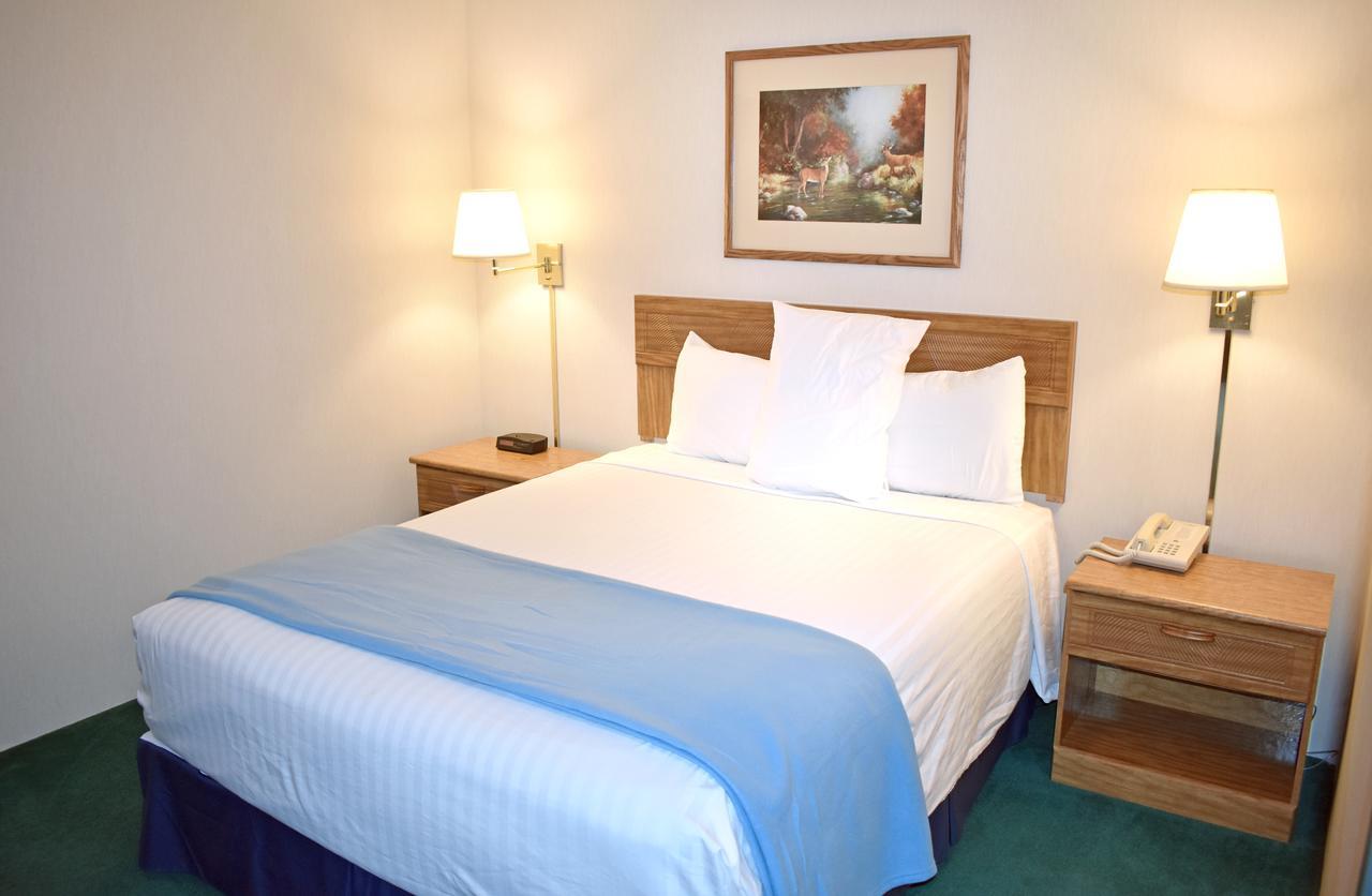 Newberry Americas Best Value Inn & Suites - Tahquamenon Country מראה חיצוני תמונה