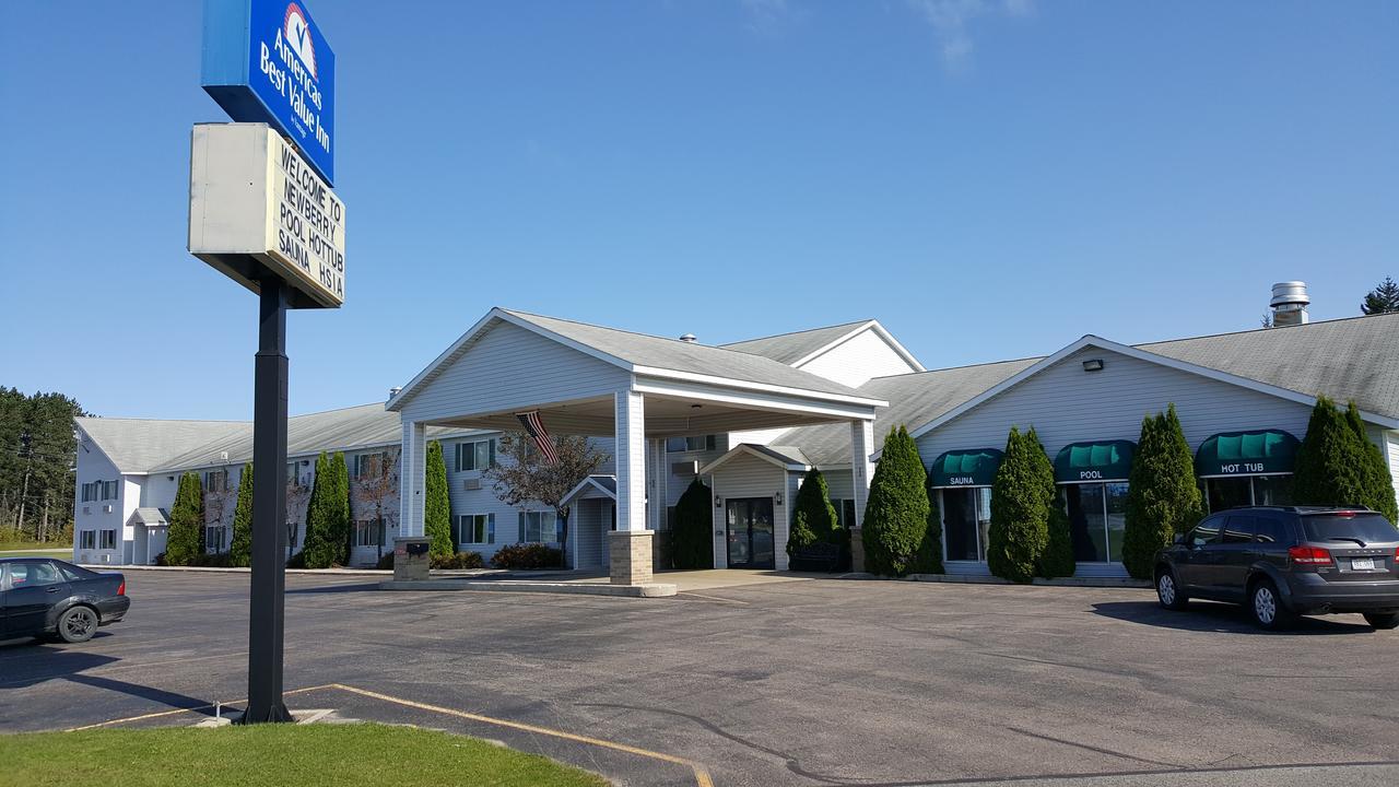 Newberry Americas Best Value Inn & Suites - Tahquamenon Country מראה חיצוני תמונה