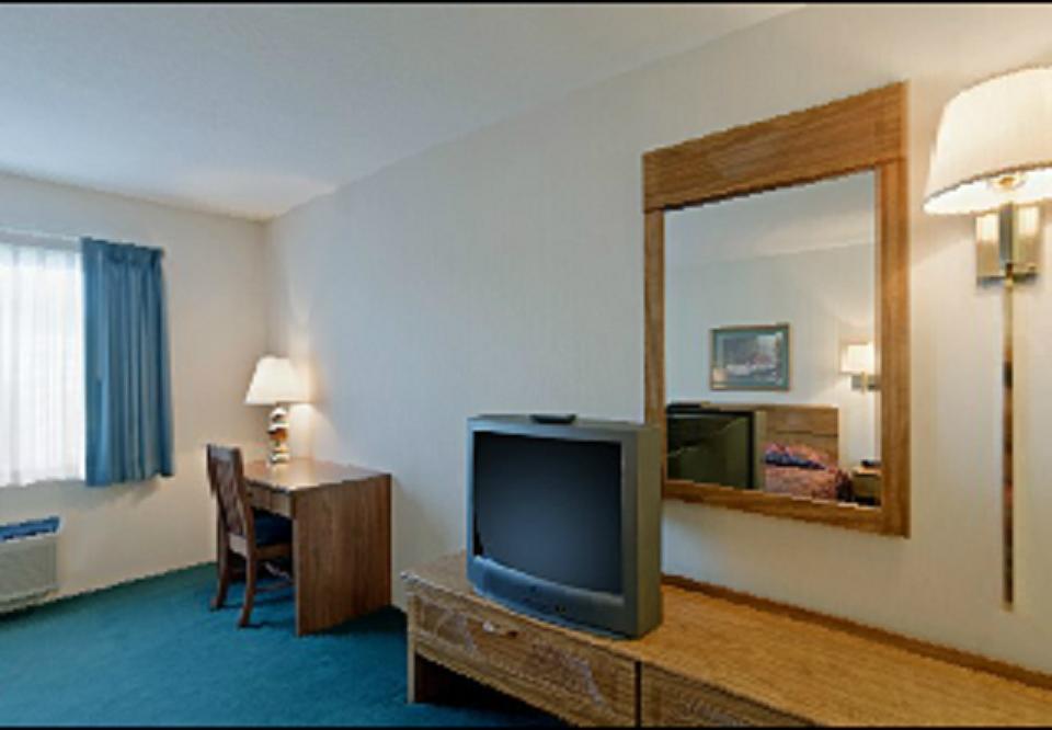 Newberry Americas Best Value Inn & Suites - Tahquamenon Country מראה חיצוני תמונה